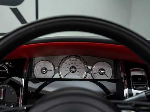 Used 2017 Rolls-Royce Dawn image 41