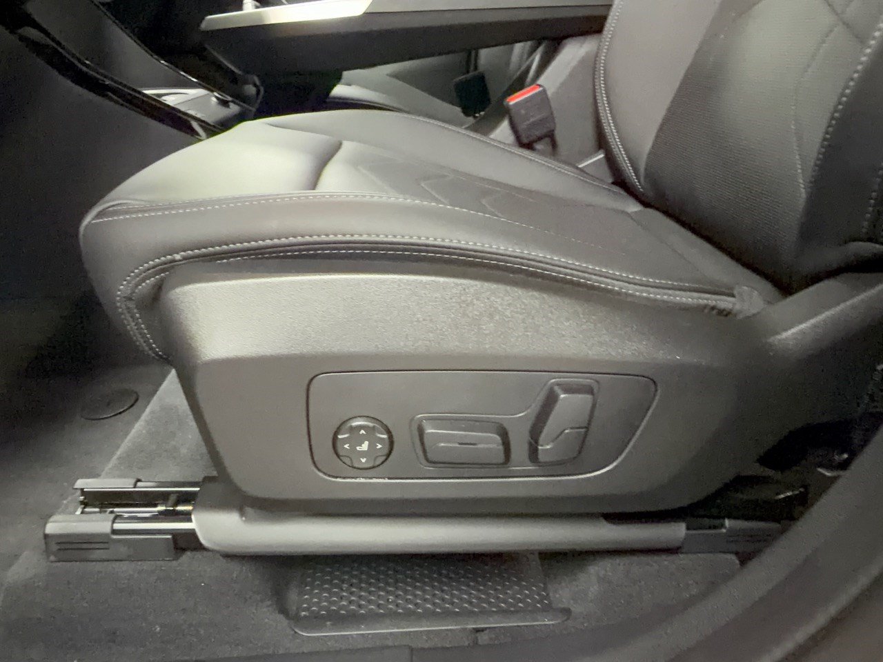 Certified 2026 BMW X1 xDrive28i AWD/4WD image 16