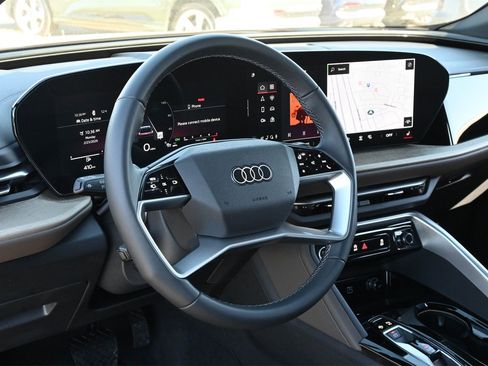 Used 2025 Audi Q5 Premium w/ Convenience Package image 14