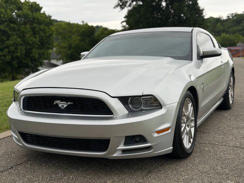 Used 2013 Ford Mustang Premium RWD image 2
