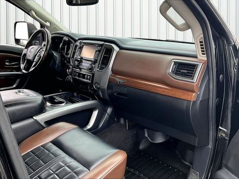 Used 2018 Nissan Titan Platinum Reserve image 27