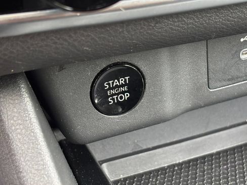 Used 2025 Nissan Rogue SV FWD image 24