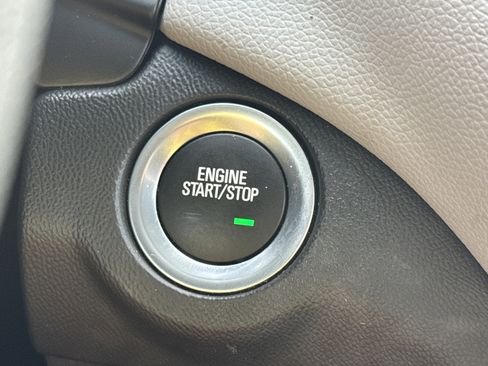 Used 2022 Chevrolet Equinox LS FWD image 25