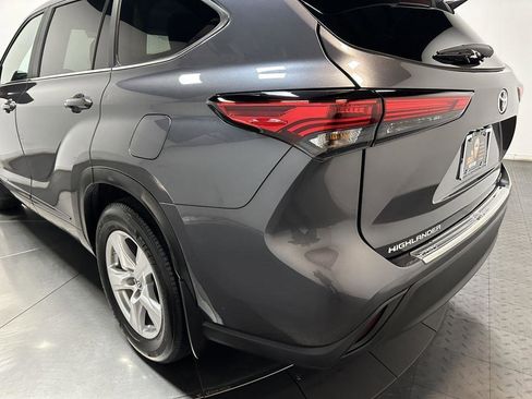 Used 2023 Toyota Highlander LE image 10
