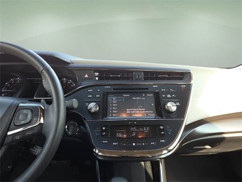 Used 2018 Toyota Avalon XLE Premium image 11