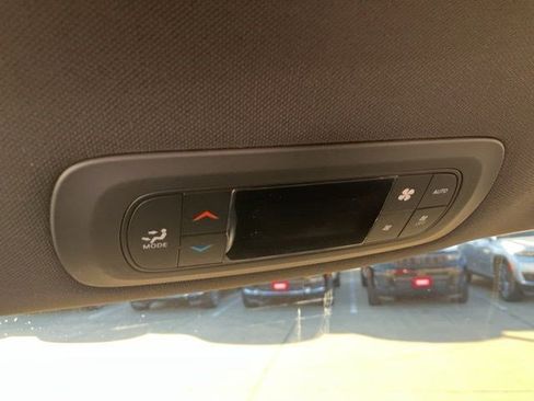 New 2026 Chrysler Pacifica Select AWD/4WD image 33