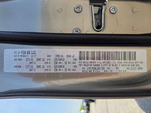 Used 2018 Jeep Cherokee Limited AWD/4WD image 31
