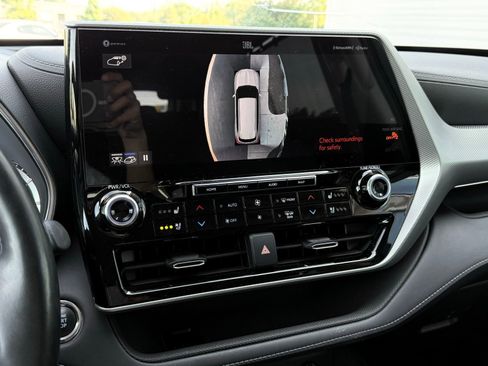 Used 2022 Toyota Highlander Platinum AWD/4WD image 52