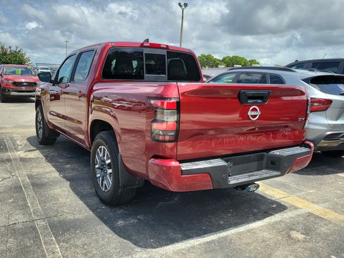 Used 2022 Nissan Frontier SV RWD image 4