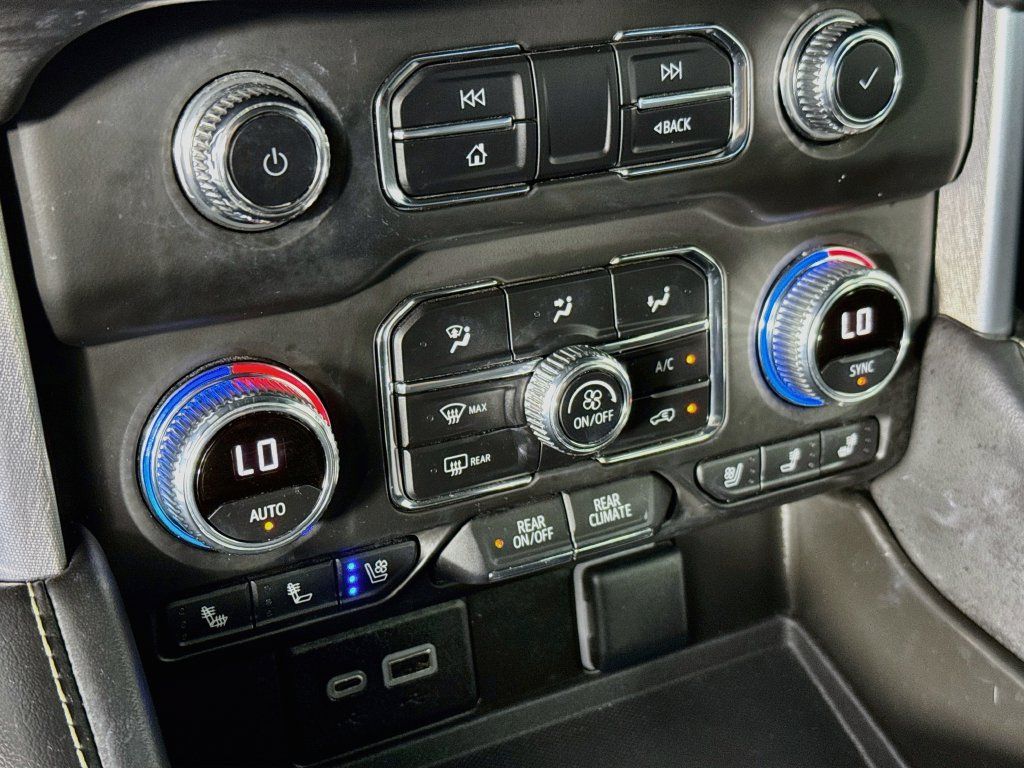 Used 2023 GMC Yukon SLT w/ SLT Premium Package RWD image 16