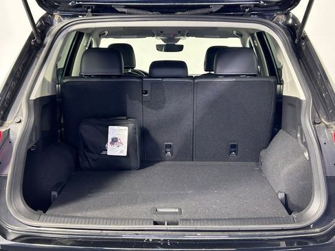 Used 2023 Volkswagen Tiguan SE w/ Panoramic Sunroof Package AWD/4WD image 13
