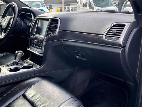 Used 2018 Jeep Grand Cherokee Limited image 17