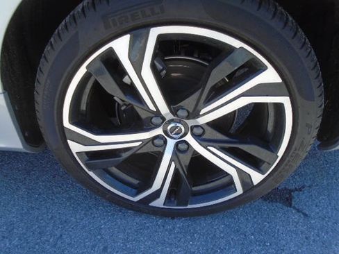 Used 2025 Volvo S60 B5 Core image 16