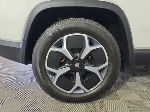 Used 2024 Rivian R1S Adventure AWD/4WD image 12
