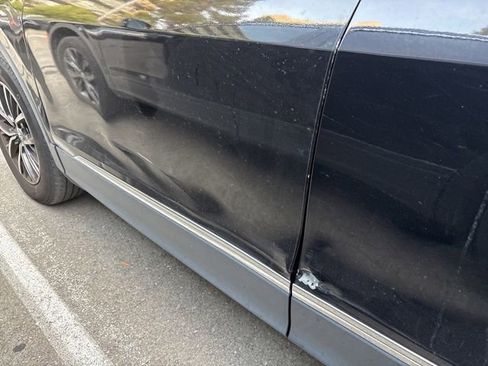 Used 2021 Volkswagen Tiguan SE image 6