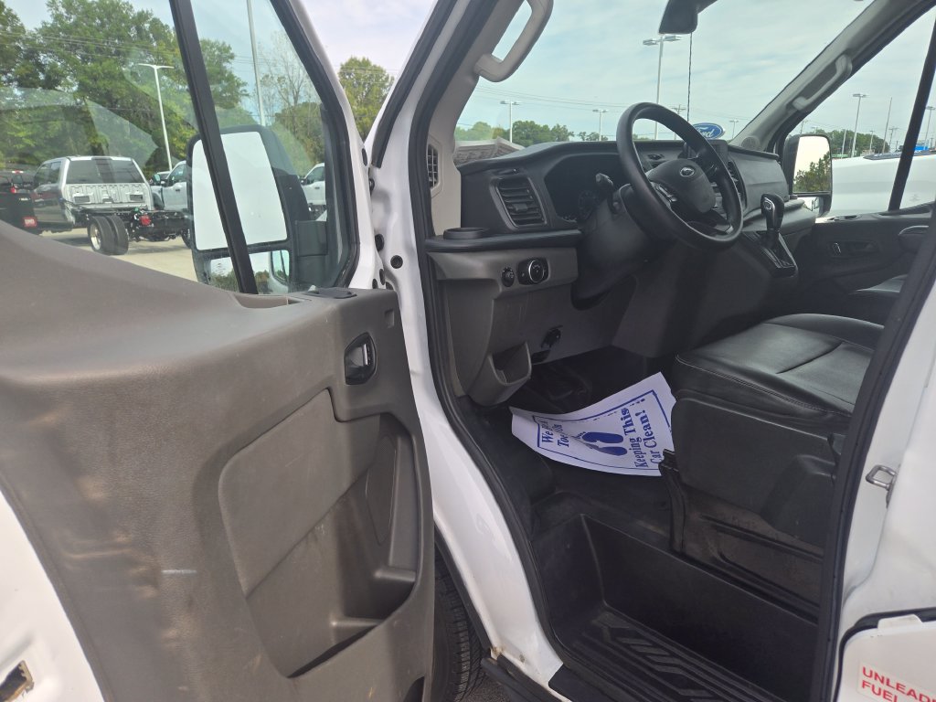 Used 2023 Ford Transit 350 DRW RWD image 6