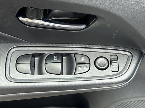 New 2025 Nissan Versa SV image 17