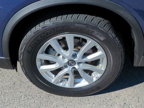 Used 2018 Nissan Rogue SV image 13