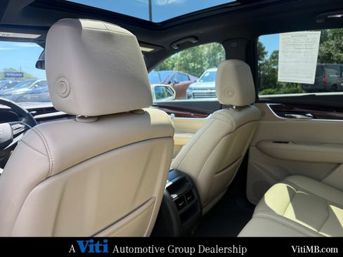 Used 2017 Cadillac XT5 Luxury w/ Driver Awareness Package AWD/4WD image 21