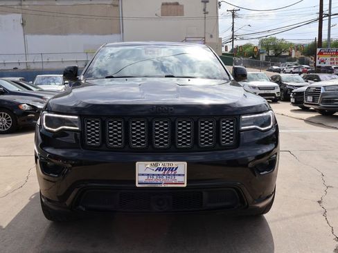 Used 2020 Jeep Grand Cherokee Altitude RWD image 2