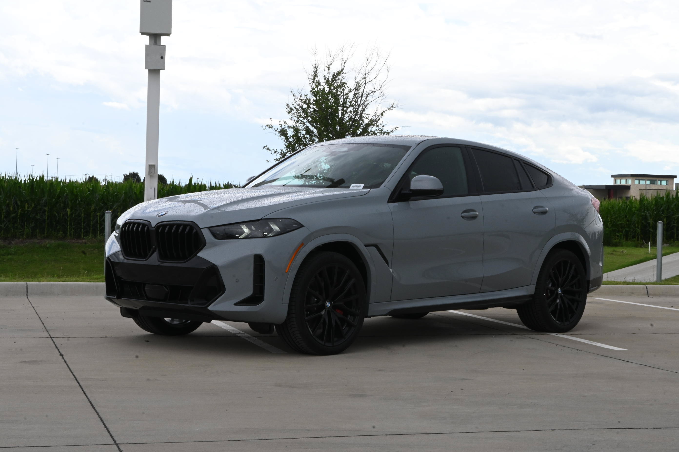 New 2027 BMW X6 xDrive40i w/ Climate Comfort Package AWD/4WD image 3