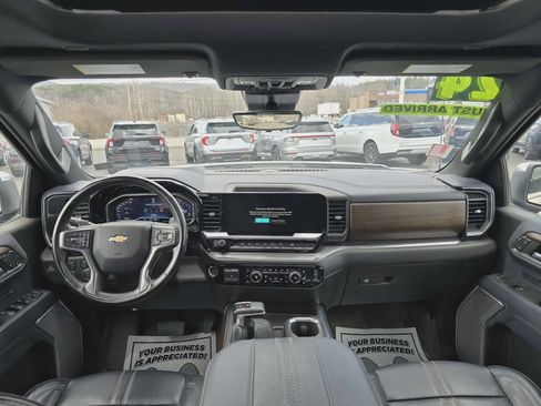 Used 2024 Chevrolet Silverado 1500 High Country w/ High Country Premium Package AWD/4WD image 14