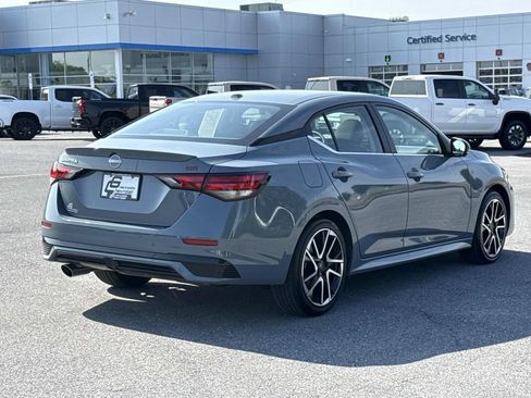 Used 2025 Nissan Sentra SR w/ SR Premium Package FWD image 25