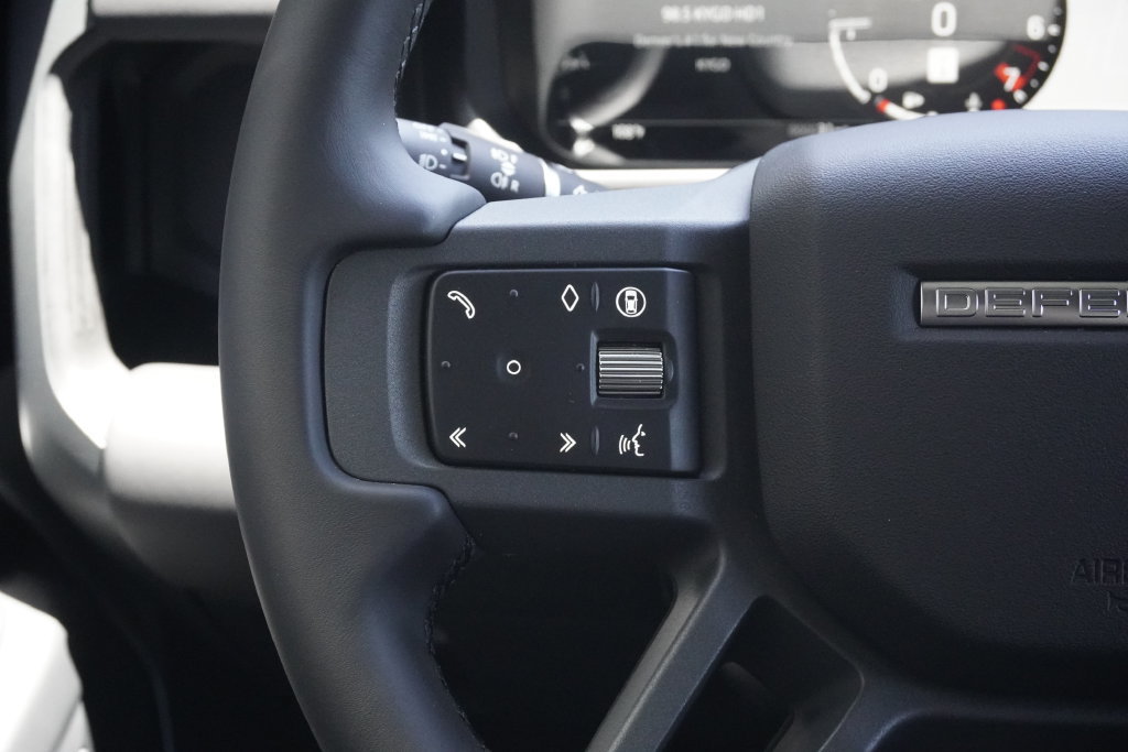 New 2026 Land Rover Defender 110 X-Dynamic SE AWD/4WD image 15