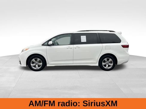 Used 2018 Toyota Sienna LE image 2