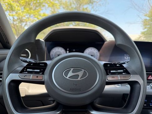 Used 2024 Hyundai Elantra SEL FWD image 11