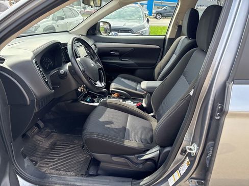 Used 2017 Mitsubishi Outlander ES image 15