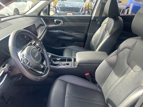 Certified 2025 Kia Sorento S w/ Panoramic Sunroof Package image 4