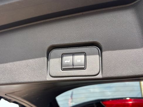 Used 2025 Nissan Rogue SV FWD image 23