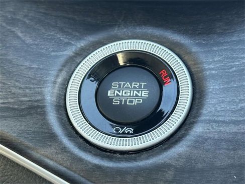 Certified 2022 Jeep Grand Cherokee L Limited image 38