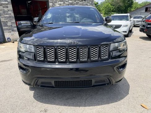 Used 2018 Jeep Grand Cherokee Altitude AWD/4WD image 2