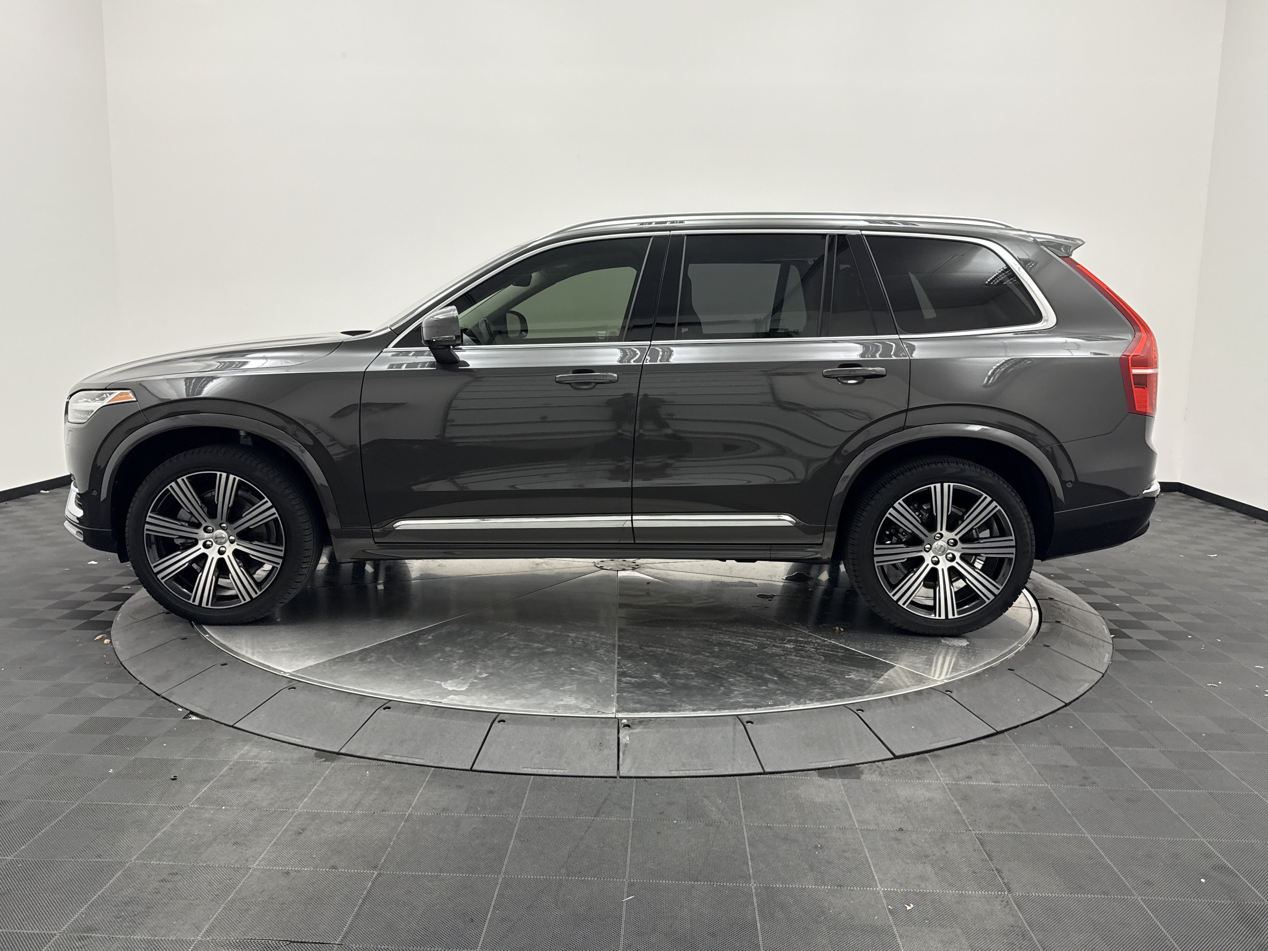 Certified 2024 Volvo XC90 B6 Plus w/ Protection Package Premier AWD/4WD image 4