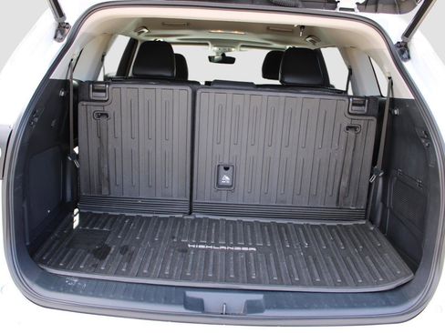Used 2023 Toyota Highlander Limited FWD image 16