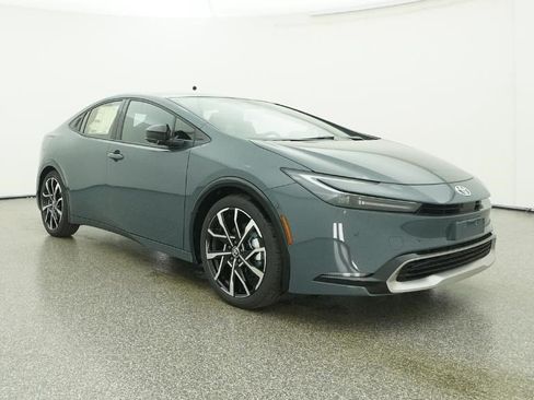 New 2026 Toyota Prius Plug-In Hybrid FWD image 4