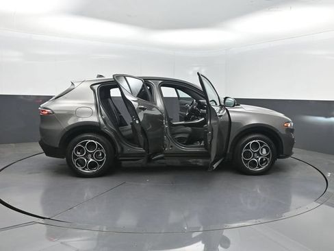 Used 2024 Alfa Romeo Tonale Ti AWD/4WD image 36