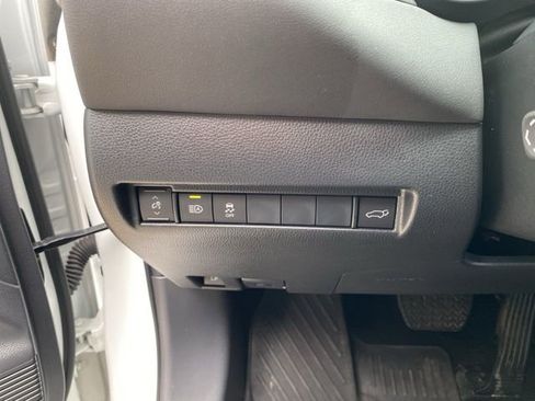 Certified 2024 Toyota Venza LE image 14