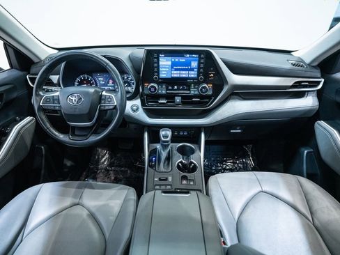 Certified 2022 Toyota Highlander XLE image 14