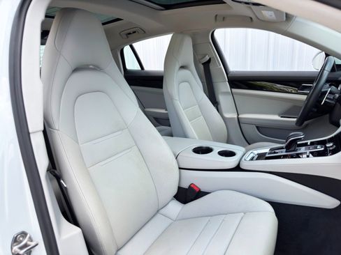 Used 2023 Porsche Panamera 4S w/ Sportdesign Package image 41