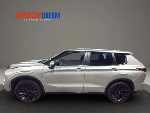 Used 2022 Mitsubishi Outlander SE AWD/4WD image 2