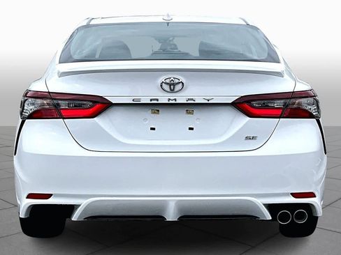 Used 2023 Toyota Camry SE image 5