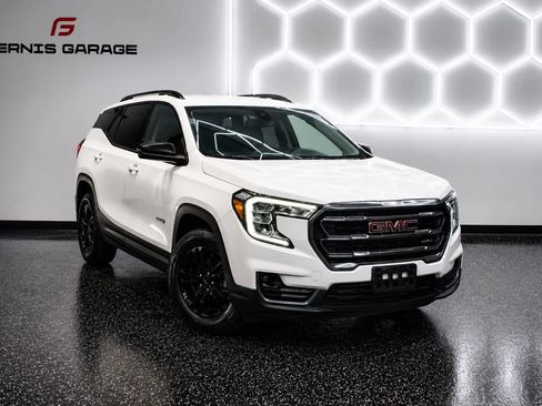 Used 2024 GMC Terrain AT4 AWD/4WD image 3