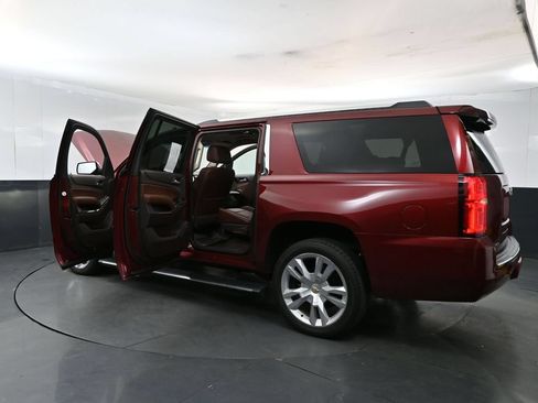 Used 2018 Chevrolet Suburban Premier AWD/4WD image 28