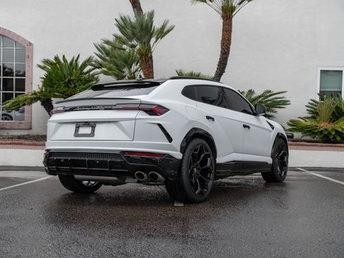 Used 2019 Lamborghini Urus image 3