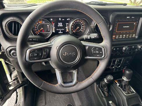 Used 2023 Jeep Wrangler Unlimited Sahara image 17