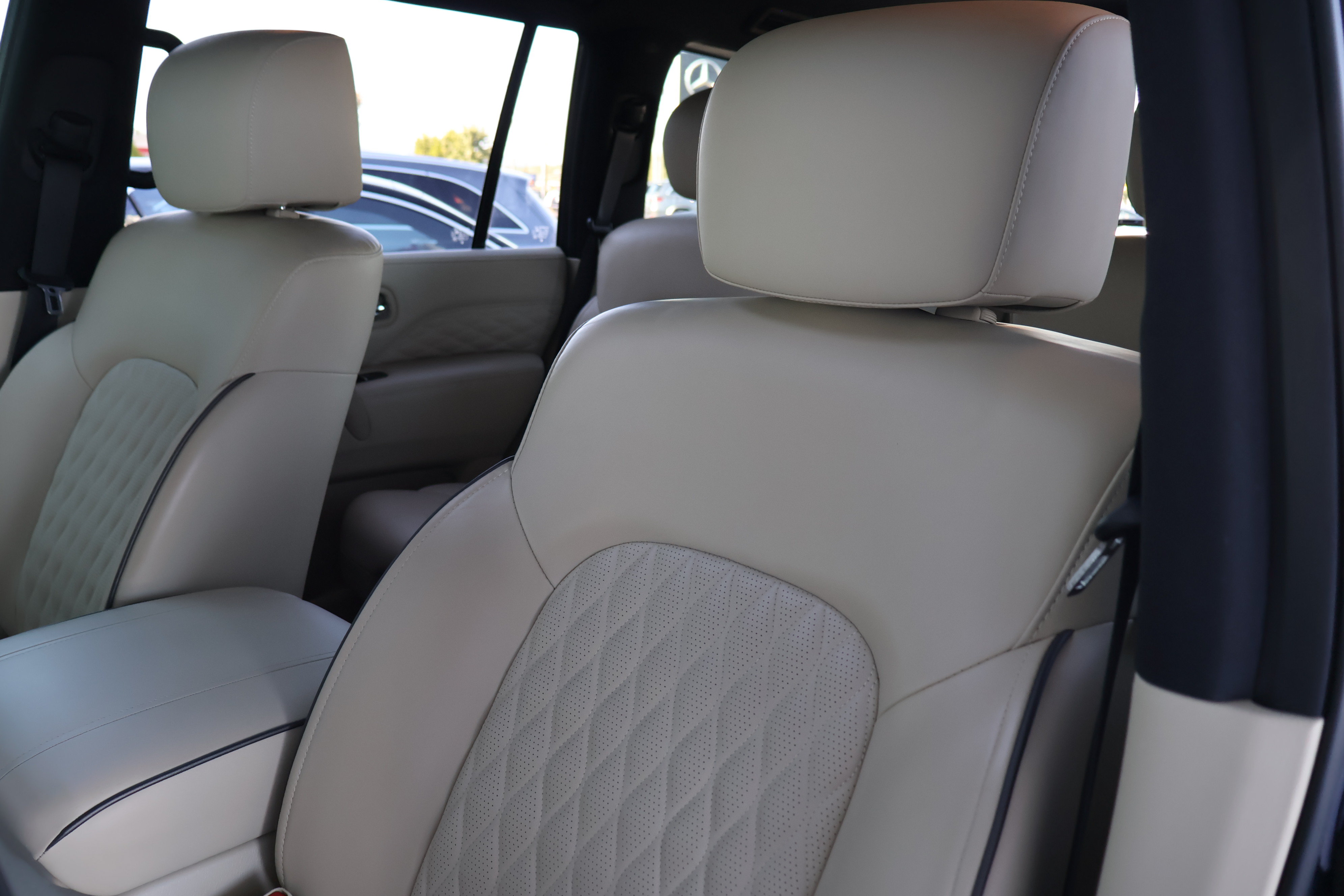 Used 2022 INFINITI QX80 Sensory w/ All-Season Package AWD/4WD image 11
