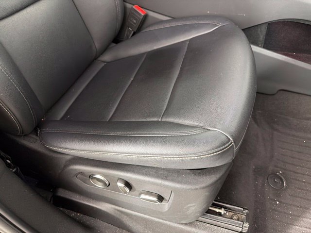 Used 2024 Cadillac Escalade Luxury RWD image 32